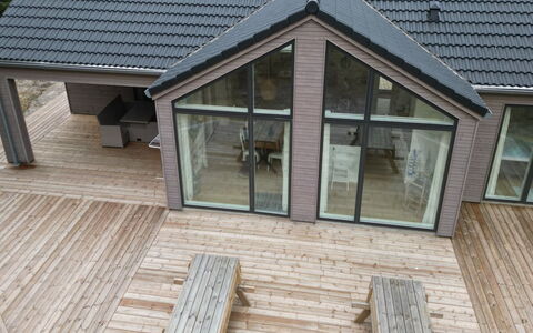 Aarthi - 575M from the Sea: Verblijf, Backyard, Werf, Garden Gebouwen, Schuur, Siding, Buitenmeubels, Blokhut, Outdoor Structuur, Keet