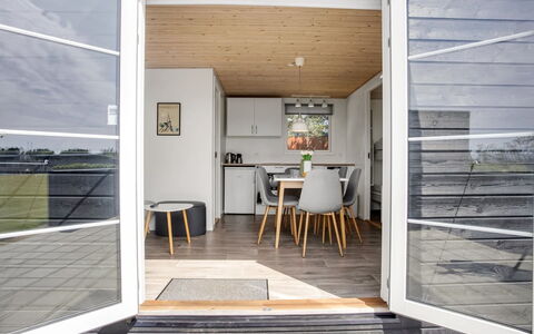 Fernanda - 900M from the Sea: Dak, Huis, Huis, Verblijf, Deur, Siding, Dek, Veranda, Plank, Hardwood
