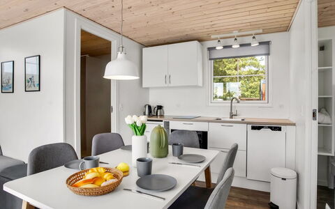 Brun - 900M from the Sea: Verblijf, Backyard, Werf, Garden Gebouwen, Schuur, Siding, Buitenmeubels, Blokhut, Outdoor Structuur, Keet