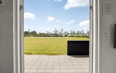 Lovis - 900M from the Sea