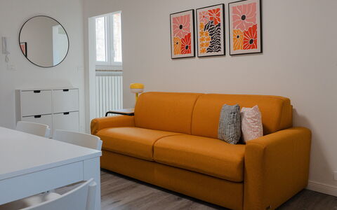 Aselli Home: Meubilair, Bankstel, Interieur Ontwerp, Flooring, Hout, Verdieping, Woonkamer, Appartement, Kamer