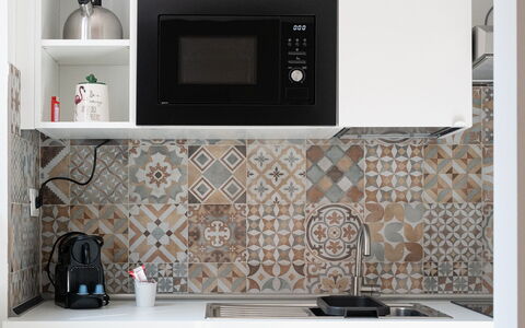 Aselli Home: Keuken, Flooring, Major Appliance, Toestel Van De Keuken, Tegel, Countertop, Cabinetry, Huishoudapparatuur, Small Appliance, Fornuis