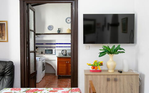 Villa Estévez: Meubilair, Interieur Ontwerp, Kamer, Verdieping, Flooring, Tafel, Stoel, Fotolijst, Appartement, Beits