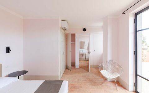 Villa Sassinoro: Verdieping, Flooring, Huis, Appartement, Slaapkamer, Stoel, Bed, Balkon