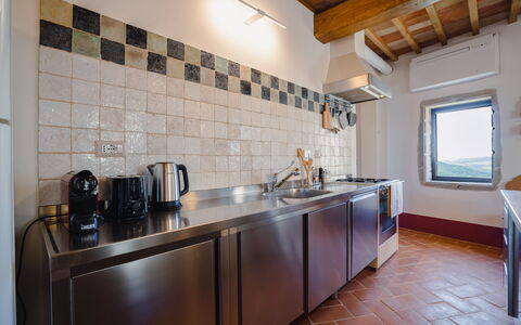 Mensano Old Town Apartment: Keuken, Flooring, Countertop, Interieur Ontwerp, Toestel Van De Keuken, Fornuis, Major Appliance, Plafond, Gootsteen, Verdieping