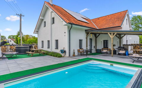 Party & Friends & Pool Villa: Zwembad, Huis, Vrije Tijd, Verblijf, Eco Hotel, Landgoed, Buitenmeubels, Toevlucht, Boerderij