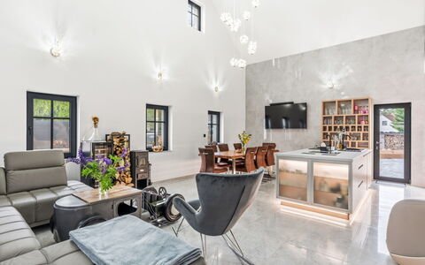 Party & Friends & Pool Villa: Interieur Ontwerp, Meubilair, Flooring, Plafond, Bankstel, Verdieping, Woonkamer, Stoel, Verlichting, Kamer