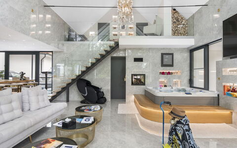 Luxury Palace with Swimming Spa&Jacuzzi: Interieur Ontwerp, Flooring, Plafond, Verdieping, Meubilair, Verlichting, Lichte Inrichting, Appartement, Woonkamer, Kamer
