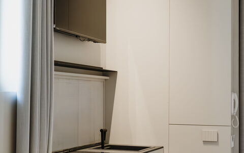 Deb&spa: Hout, Interieur Ontwerp, Flooring, Meubilair, Verdieping, Verlichting, Keuken, Plafond, Toestel Van De Keuken, Countertop