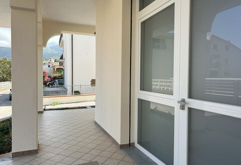 Case Martorelli - Belvedere Marittimo: Verdieping, Appartement, Balkon, Glas, Leuning, Daylighting, Home Deur, Aluminium