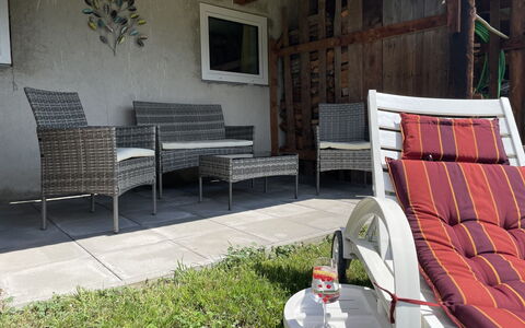 Panoramaperle: Meubilair, Buitenmeubels, Stoel, Tafel, Buitentafel, Koffietafel, Tuin, Backyard, Schaduw, Patio