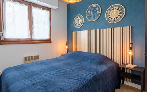 Les Jardins de la Plage: Bed, Bedding, Interieur Ontwerp, Slaapkamer, Laken, Meubilair, Muur, Hout, Linens, Plafond