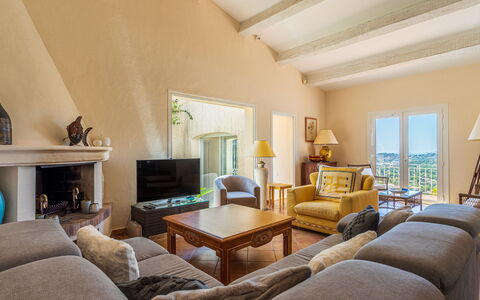 Manureva: Meubilair, Interieur Ontwerp, Bankstel, Flooring, Verdieping, Plafond, Kamer, Stoel, Tafel, Woonkamer