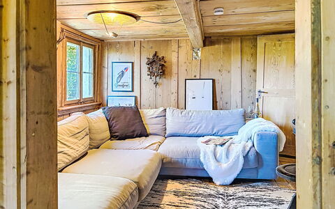 Winterberg: Meubilair, Interieur Ontwerp, Flooring, Verdieping, Hout, Plafond, Bankstel, Kamer, Houten Vloer, Woonkamer