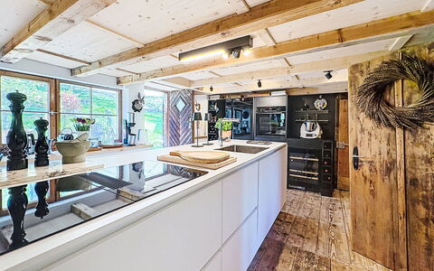 Winterberg: Flooring, Keuken, Hout, Interieur Ontwerp, Countertop, Plafond, Verdieping, Meubilair, Houten Vloer, Verlichting