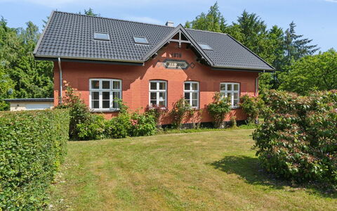 Marit - 1.5Km from the Sea: Dak, Huis, Deur, Verblijf, Schaduw, Siding, Werf, Landgoed, Backyard