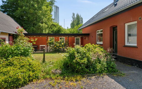 Marit - 1.5Km from the Sea: Dak, Huis, Deur, Verblijf, Schaduw, Siding, Werf, Landgoed, Backyard