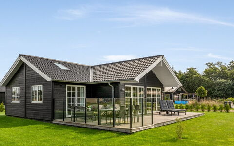 Hellevi - 900M from the Sea: Siding, Veranda, Garden Gebouwen