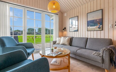 Hellevi - 900M from the Sea: Meubilair, Houten Vloer, Woonkamer, Hardwood, Stoel, Beits, Lamp, Bankstel, Koffietafel