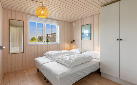 Hellevi - 900M from the Sea: Hout, Verdieping, Slaapkamer, Hardwood, Plank, Plafond, Beits, Bed, Houten Vloer, Bed Frame