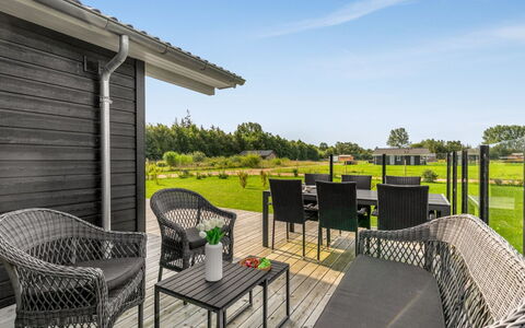 Hellevi - 900M from the Sea: Buitenmeubels, Meubilair, Huis, Stoel, Buitentafel, Verblijf, Veranda, Patio, Hardwood, Dek