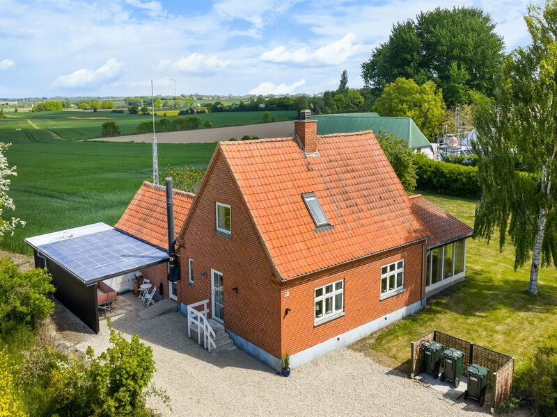 Alisa - 2.5Km from the Sea