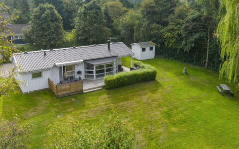 Tanita - 450M from the Sea: Huis, Dak, Huis, Deur, Verblijf, Schaduw, Tuin, Groundcover, Veranda, Werf