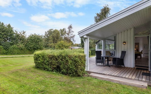 Tanita - 450M from the Sea: Huis, Dak, Huis, Deur, Verblijf, Schaduw, Tuin, Groundcover, Veranda, Werf