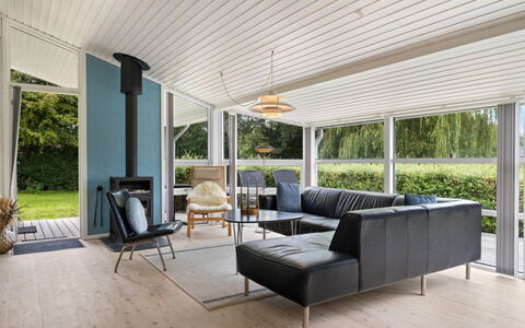 Tanita - 450M from the Sea: Huis, Dak, Huis, Deur, Verblijf, Schaduw, Tuin, Groundcover, Veranda, Werf
