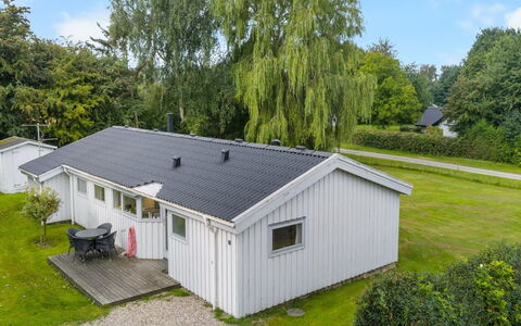 Tanita - 450M from the Sea: Huis, Dak, Huis, Deur, Verblijf, Schaduw, Tuin, Groundcover, Veranda, Werf