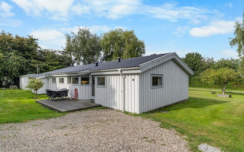 Tanita - 450M from the Sea: Huis, Dak, Huis, Deur, Verblijf, Schaduw, Tuin, Groundcover, Veranda, Werf