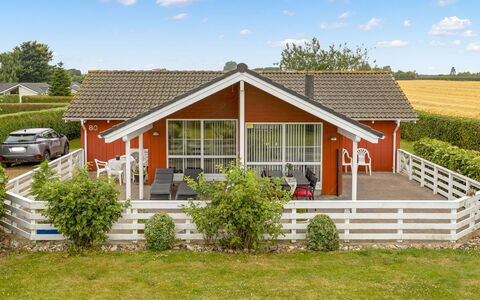 Trifun - 300M from the Sea: Verblijf, Backyard, Werf, Garden Gebouwen, Schuur, Siding, Buitenmeubels, Blokhut, Outdoor Structuur, Keet