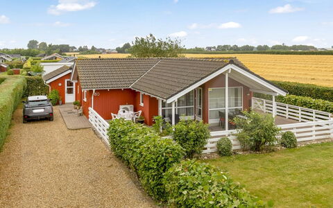 Trifun - 300M from the Sea: Verblijf, Backyard, Werf, Garden Gebouwen, Schuur, Siding, Buitenmeubels, Blokhut, Outdoor Structuur, Keet