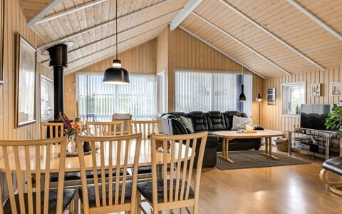 Trifun - 300M from the Sea: Verblijf, Backyard, Werf, Garden Gebouwen, Schuur, Siding, Buitenmeubels, Blokhut, Outdoor Structuur, Keet