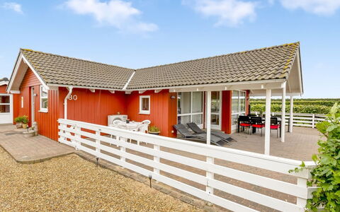 Trifun - 300M from the Sea: Verblijf, Backyard, Werf, Garden Gebouwen, Schuur, Siding, Buitenmeubels, Blokhut, Outdoor Structuur, Keet