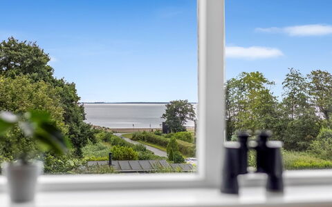 Kalevi - 150M from the Sea: Meubilair, Interieur Ontwerp, Hout, Plafond, Flooring, Verdieping, Houten Vloer, Keuken En Eettafel, Tafel, Lichte Inrichting