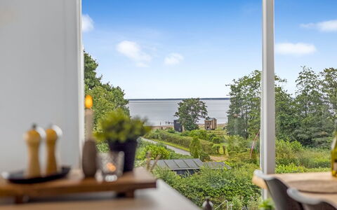 Kalevi - 150M from the Sea: Meubilair, Interieur Ontwerp, Hout, Plafond, Flooring, Verdieping, Houten Vloer, Keuken En Eettafel, Tafel, Lichte Inrichting