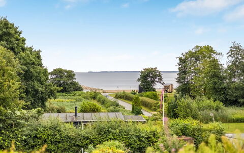 Kalevi - 150M from the Sea: Meubilair, Interieur Ontwerp, Hout, Plafond, Flooring, Verdieping, Houten Vloer, Keuken En Eettafel, Tafel, Lichte Inrichting
