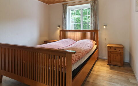 Henrieke - 10Km from the Sea: Bed, Meubilair, Slaapkamer, Hout, Bedding, Verdieping, Flooring, Laken, Interieur Ontwerp, Bed Frame