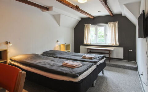 Henrieke - 10Km from the Sea: Slaapkamer, Bed, Bedding, Bed Frame, Hotel