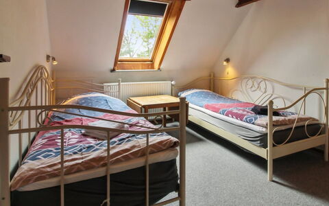 Henrieke - 10Km from the Sea: Bed, Slaapkamer, Bedding, Interieur Ontwerp, Laken, Hout, Meubilair, Verdieping, Flooring, Kamer