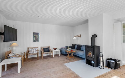 Sinikka - 900M from the Sea: Huis, Dak, Huis, Deur, Verblijf, Schaduw, Tuin, Groundcover, Veranda, Werf