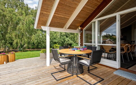 Mieka - 500M from the Sea: Verblijf, Backyard, Werf, Garden Gebouwen, Schuur, Siding, Buitenmeubels, Blokhut, Outdoor Structuur, Keet