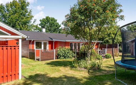 Sallie - 500M to the Fjord: Huis, Huis, Verblijf, Gazon, Schaduw, Tuin, Werf, Siding, Landscaping, Backyard