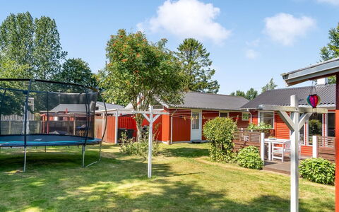 Sallie - 500M to the Fjord: Openbare Ruimte, Huis, Huis, Woongebied, Schaduw, Dak, Verblijf, Gazon, Tuin, Landgoed