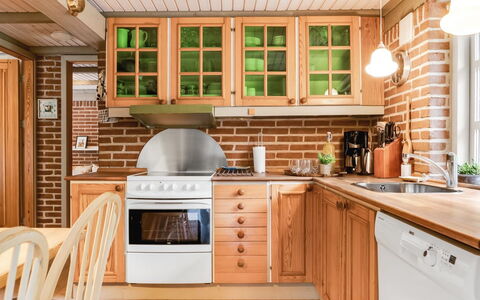 Hilaria - 2.1Km from the Sea: Keuken, Meubilair, Countertop, Cabinetry, Hout, Interieur Ontwerp, Toestel Van De Keuken, Major Appliance, Flooring, Lade