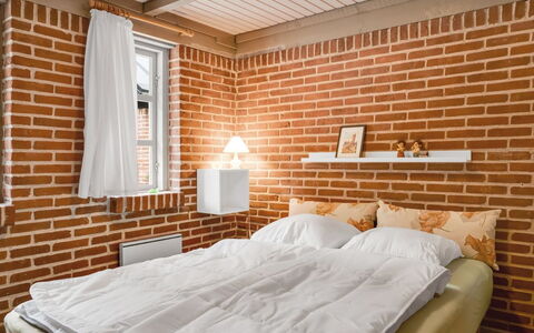 Hilaria - 2.1Km from the Sea: Bed, Slaapkamer, Muur, Bedding, Laken, Interieur Ontwerp, Steen, Bed Frame, Meubilair, Linens