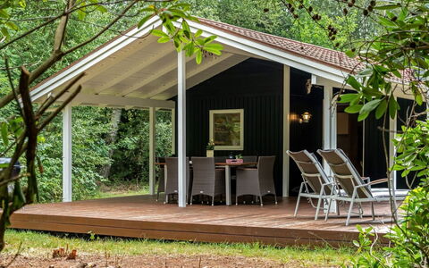 Melisa - 3Km from the Sea: Dak, Huis, Huis, Verblijf, Deur, Siding, Dek, Veranda, Plank, Hardwood