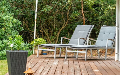 Melisa - 3Km from the Sea: Dak, Huis, Huis, Verblijf, Deur, Siding, Dek, Veranda, Plank, Hardwood