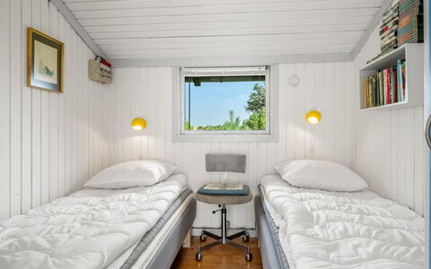 Saila - 1.2Km from the Sea: Hout, Slaapkamer, Bed, Plafond, Verdieping, Bedding, Laken, Bed Frame, Beits, Hardwood